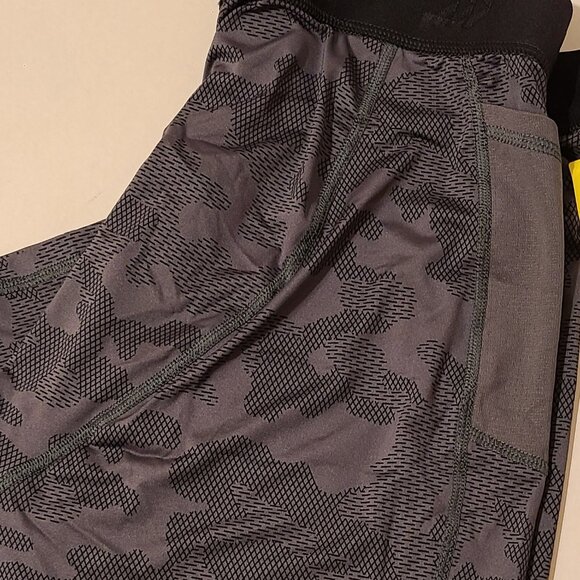 MENS ALL IN MOTION GREY CAMO COMRESSION LEGGINGS W/ POCKETS - XL - Picture 2 of 4